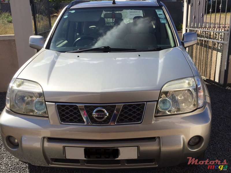 2006' Nissan X-Trail for sale - 280,000 Rs. Rose Hill 